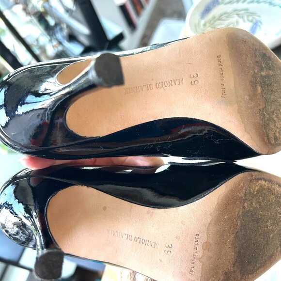 Manolo Blahnik Black Patent Leather Mary Jane Classic Pumps 39 - Picture 5 of 10